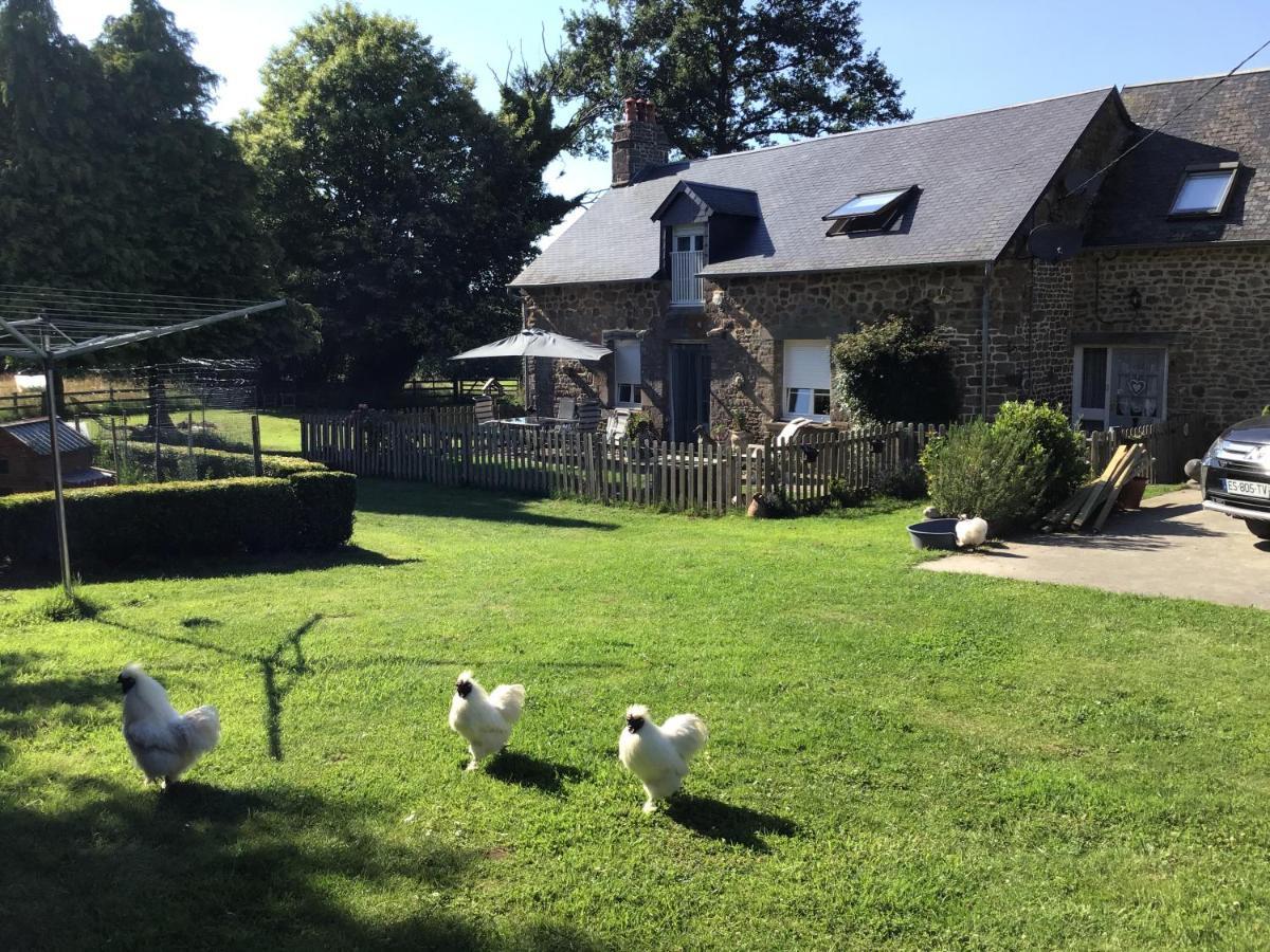 La Ville - Les Petits Champs Bed & Breakfast Buais-les-Monts Exterior photo