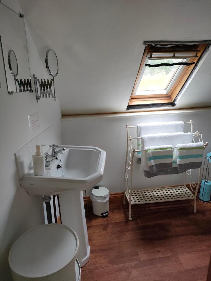 La Ville - Les Petits Champs Bed & Breakfast Buais-les-Monts Exterior photo