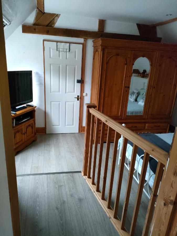 La Ville - Les Petits Champs Bed & Breakfast Buais-les-Monts Exterior photo