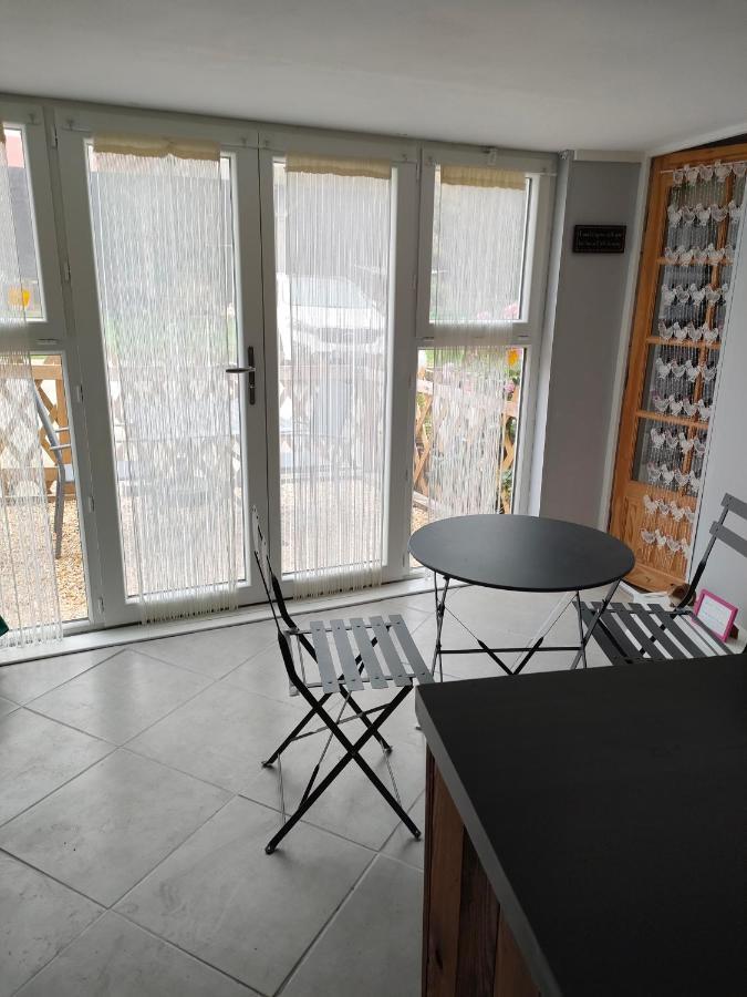 La Ville - Les Petits Champs Bed & Breakfast Buais-les-Monts Exterior photo